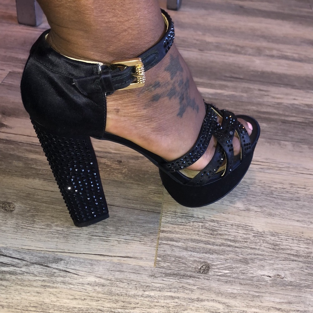 Heels - Picture 5 of 8